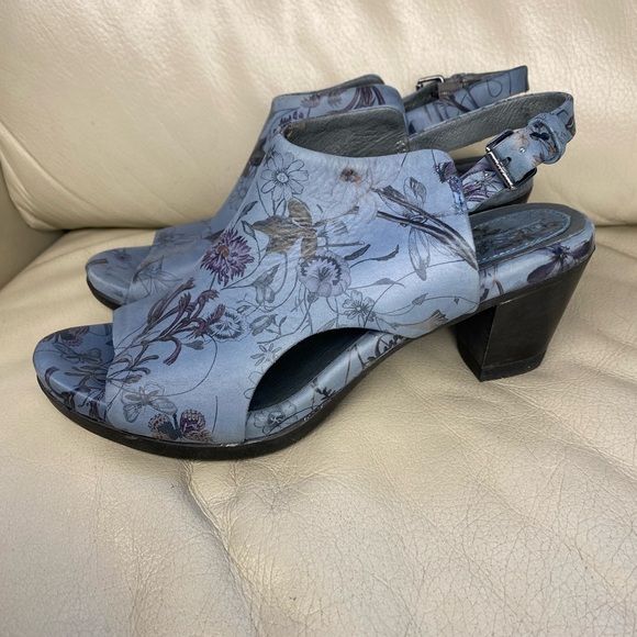 BUSSOLA LIMA LAURA BLUEBELL BLACK FLORAL /BUTTERFLY SLIP ON SANDAL-SIZE 40 W8.5 - Picture 3 of 13
